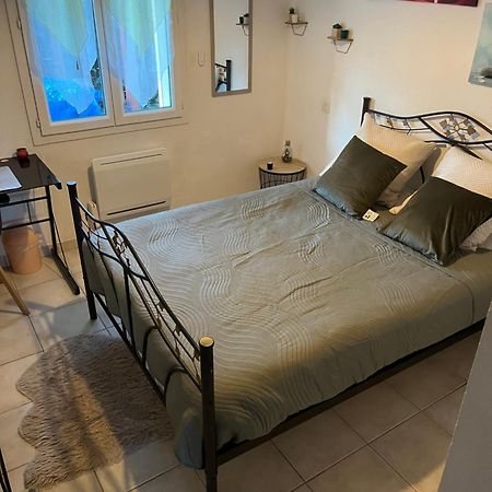 Chambre zen Saint-Medard-de-Guizieres Extérieur photo