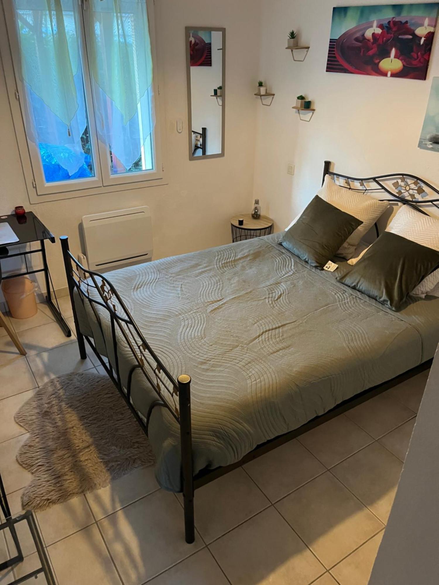 Chambre zen Saint-Medard-de-Guizieres Extérieur photo